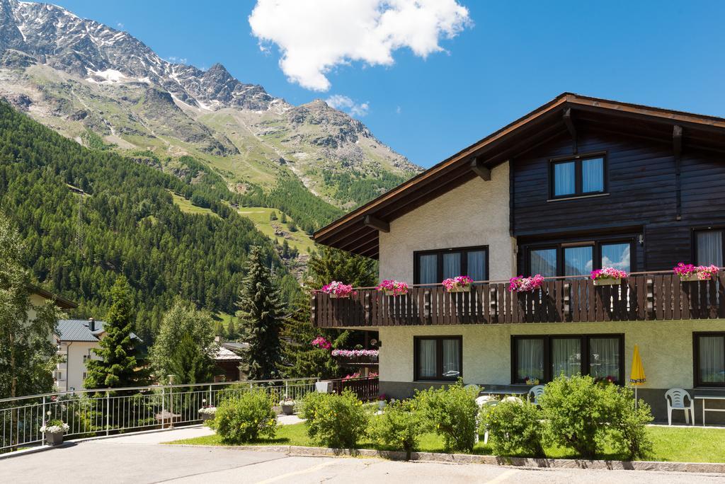 Apartments Orphelja Saas-Grund Exterior photo